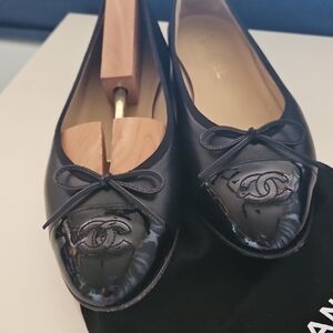 CHANEL Glossy Black Leather Loafers
